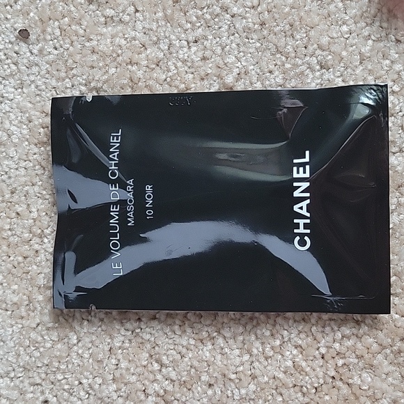 Chanel Sampler Gift Set - Picture 9 of 10